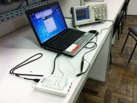 Visão Geral da Configuração para Geração de Sinais com LabVIEW e myDAQ